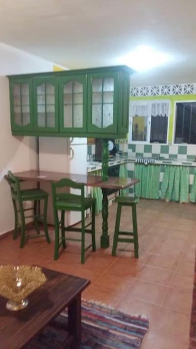Habitacion En Un Bajo 2 Camas Individual Casa Compartida Abades  Kültér fotó