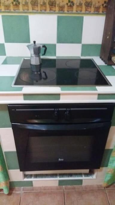 Habitacion En Un Bajo 2 Camas Individual Casa Compartida Abades  Kültér fotó