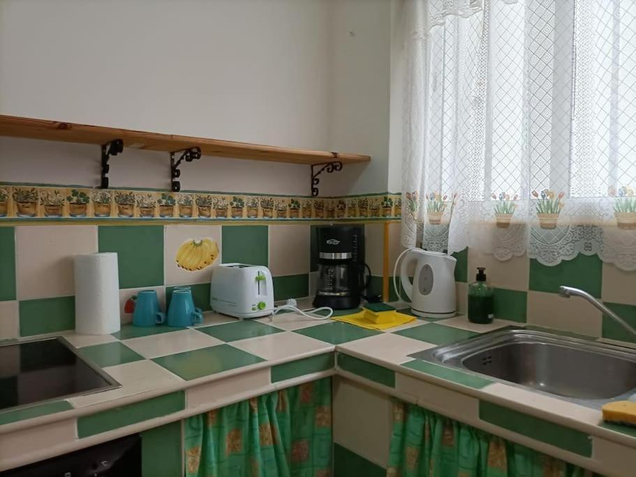 Habitacion En Un Bajo 2 Camas Individual Casa Compartida Abades  Kültér fotó