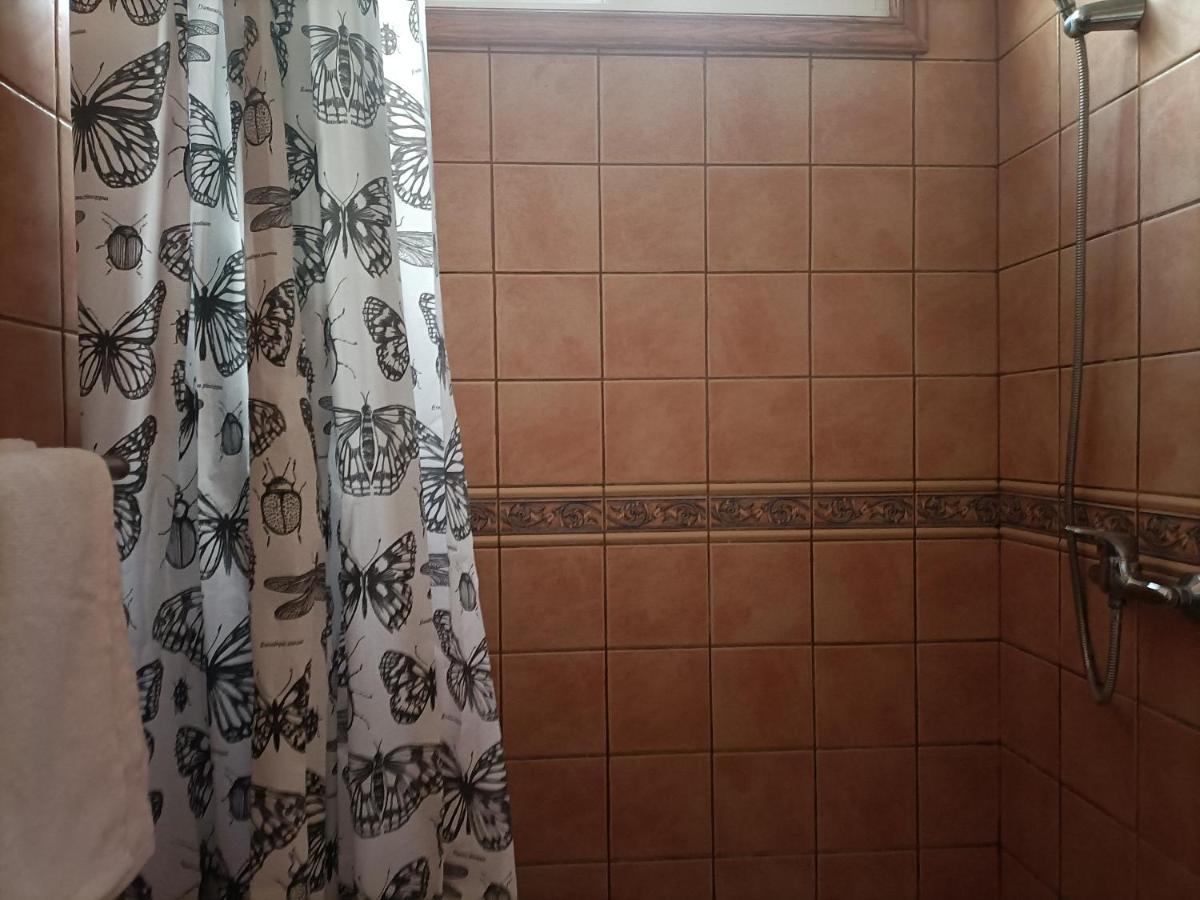 Habitacion En Un Bajo 2 Camas Individual Casa Compartida Abades  Kültér fotó