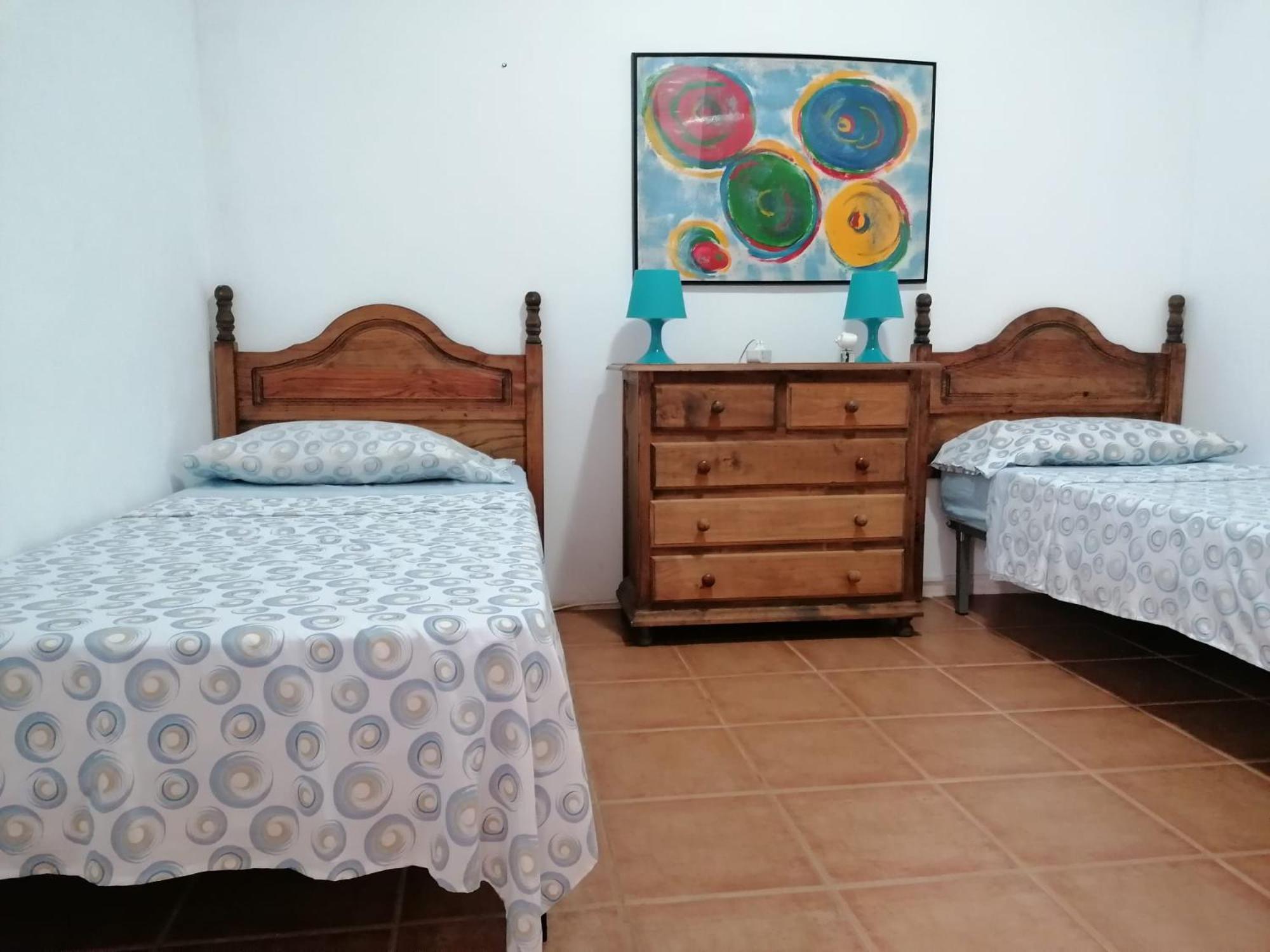 Habitacion En Un Bajo 2 Camas Individual Casa Compartida Abades  Kültér fotó