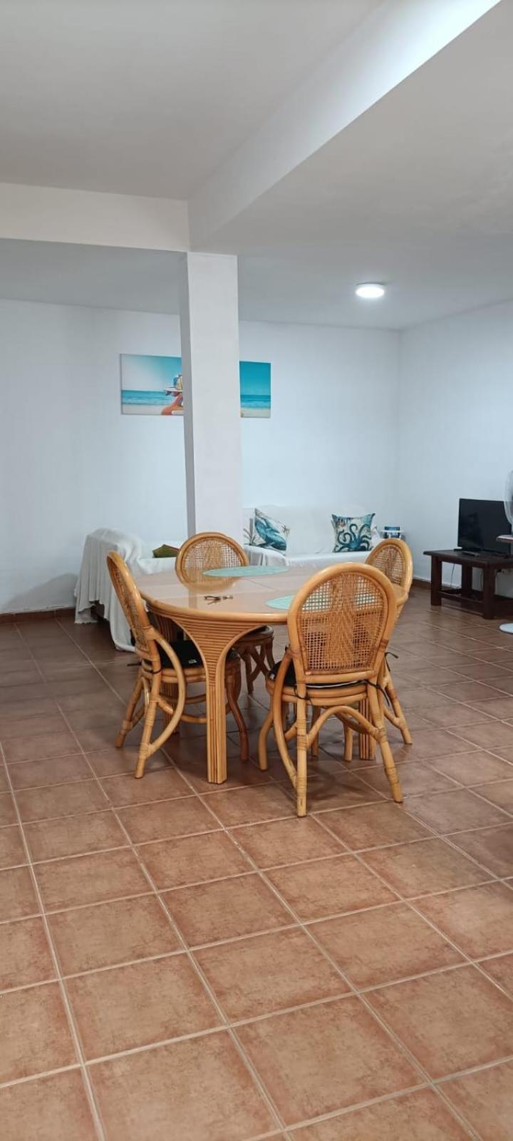 Habitacion En Un Bajo 2 Camas Individual Casa Compartida Abades  Kültér fotó
