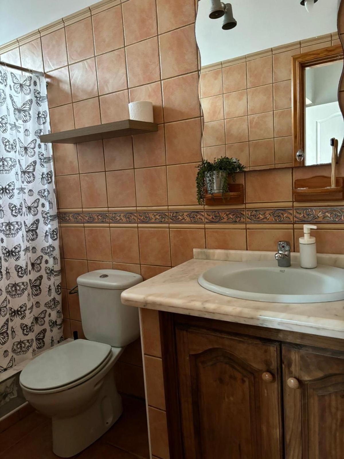 Habitacion En Un Bajo 2 Camas Individual Casa Compartida Abades  Kültér fotó