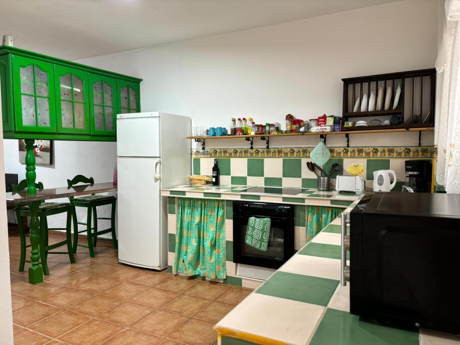 Habitacion En Un Bajo 2 Camas Individual Casa Compartida Abades  Kültér fotó