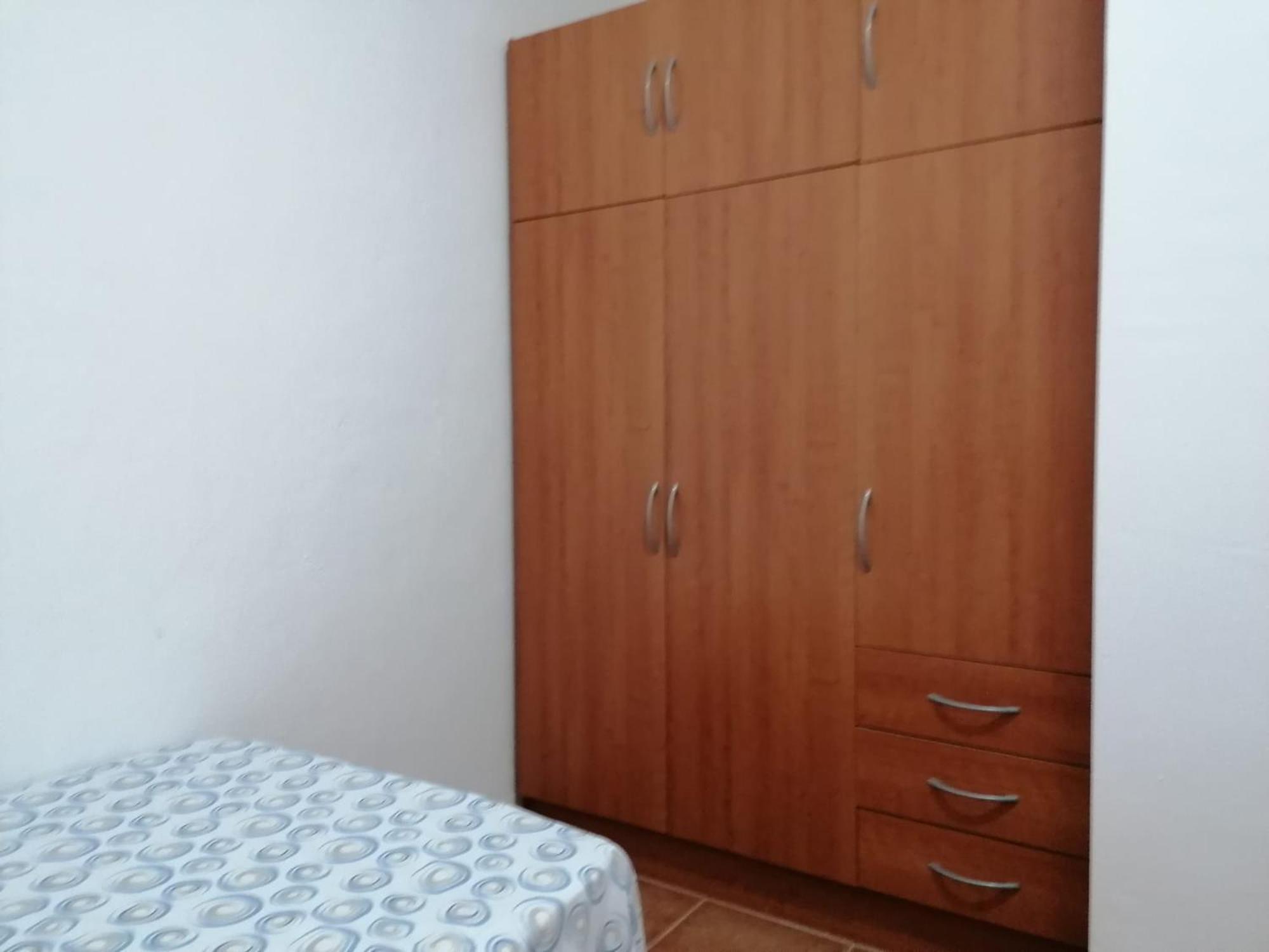 Habitacion En Un Bajo 2 Camas Individual Casa Compartida Abades  Kültér fotó
